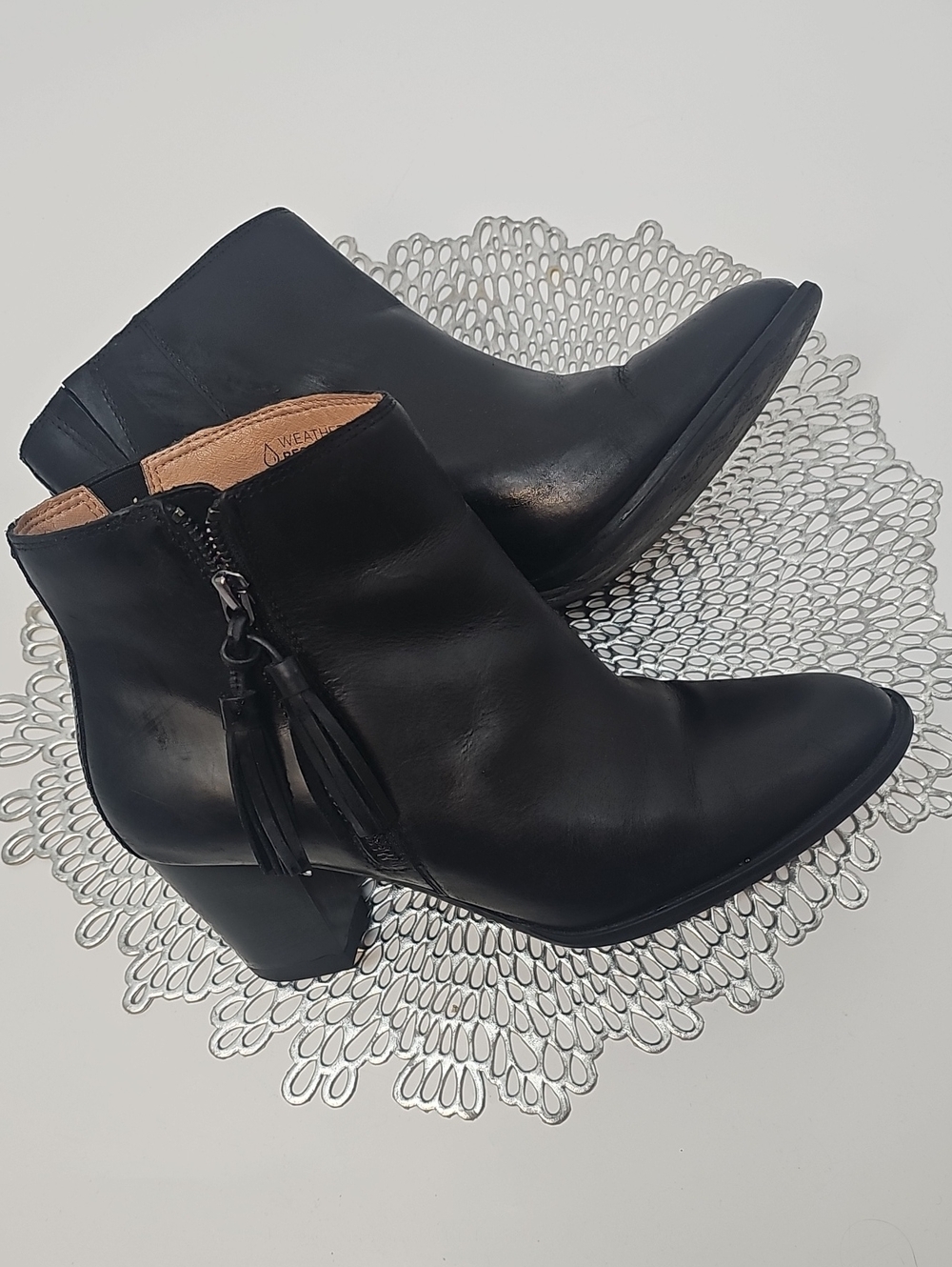 Vionic Black Weather Resistant Booties. - Picture 4 of 14